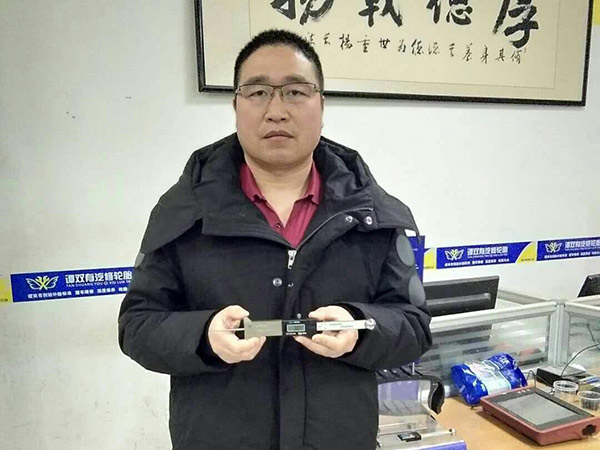 郑州补胎警长发明智能型轮胎创口探测仪比德国仪器先进实用