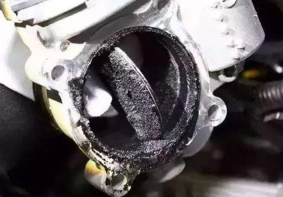 节气门脏了该不该洗呢？当然，跟着老司机这样做，教你学会正确方法