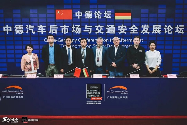 行业变革 转变与机遇 中国埃森改装车展第二日活动燃爆现场