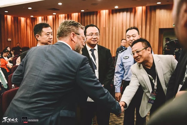 行业变革 转变与机遇 中国埃森改装车展第二日活动燃爆现场