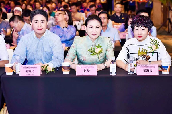 钜轩微修热情赞助——连天下才智锁未来财富2019年汽车服务连锁大会圆满成功