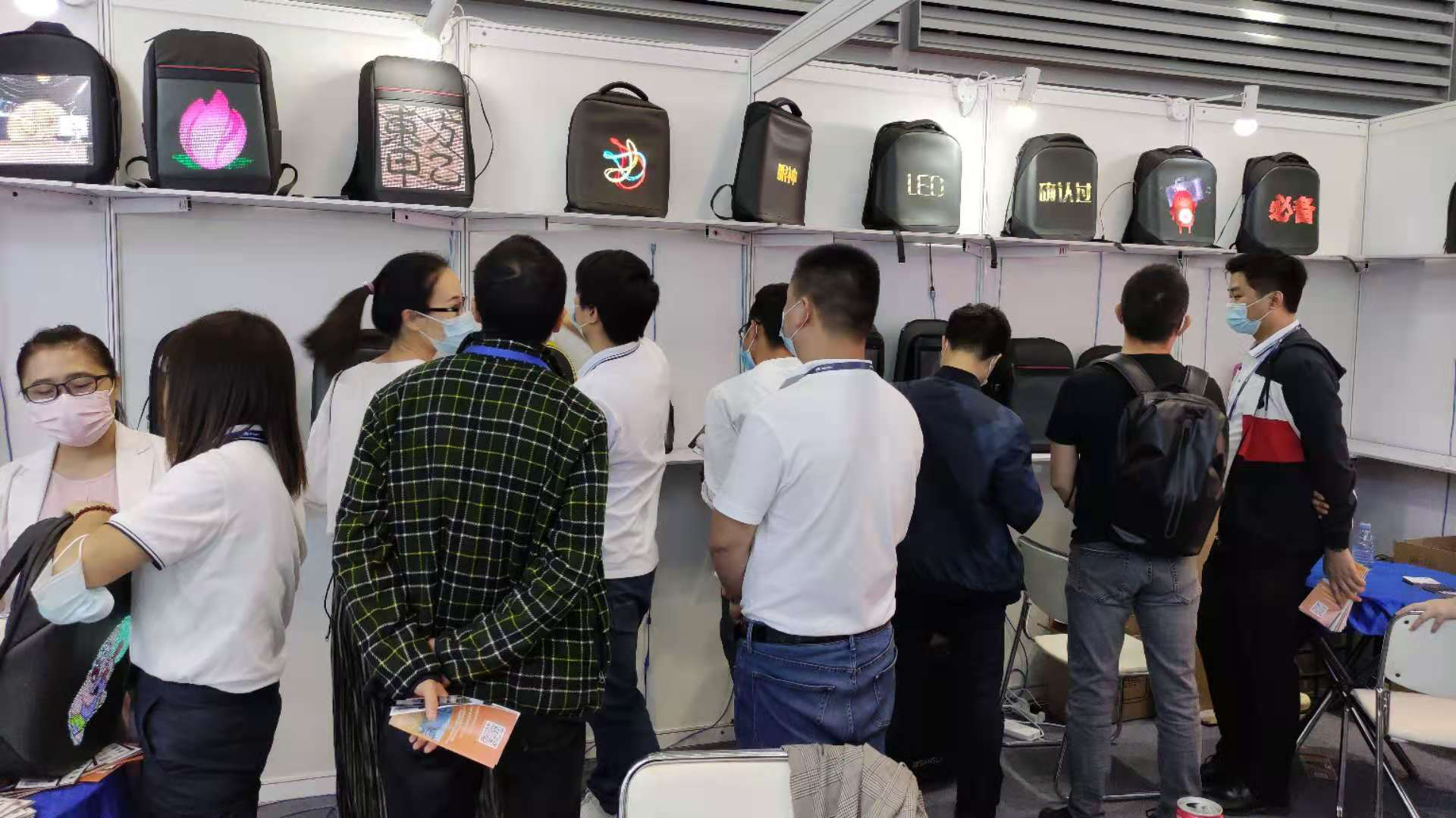 高交会现场盛况直击,研色科技诸多LED创意产品亮相！