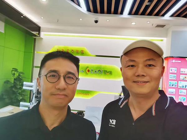 华思旭雷云做客深圳电台106.2《E路大玩家》