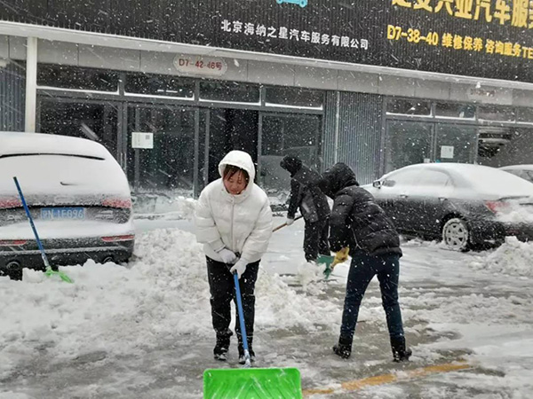 以雪为令！五方天雅开展扫雪除冰攻坚战