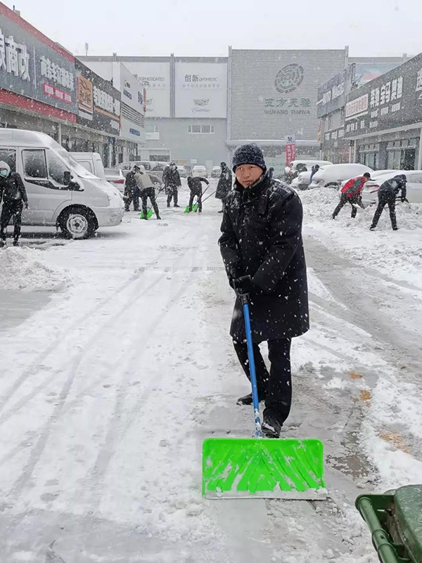 以雪为令！五方天雅开展扫雪除冰攻坚战