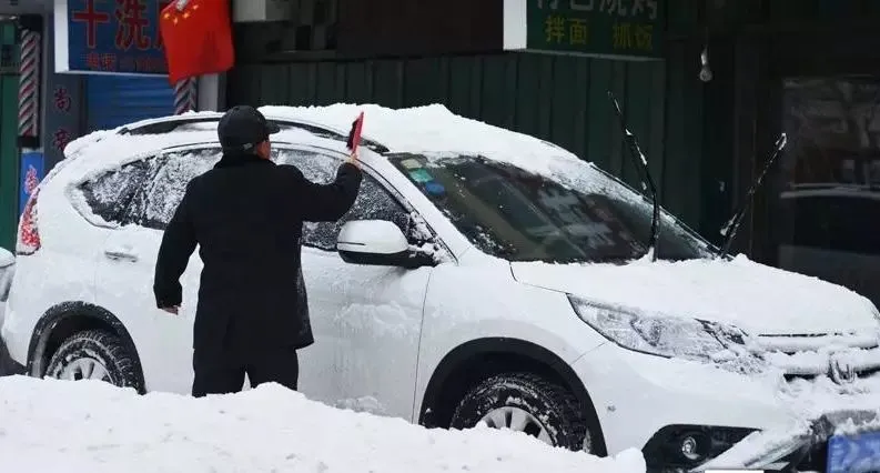 快看看你的车中招没，车上一定要备好“它”—铁将军
