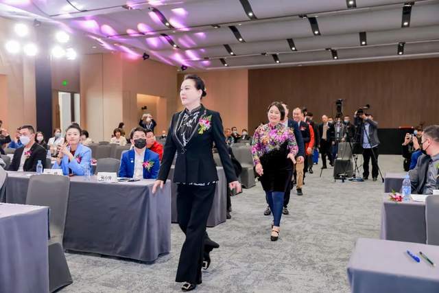 聚力前行！中威车饰杯慧聪汽车2022年度汽车后市场品牌盛会荣耀盛典隆重召开