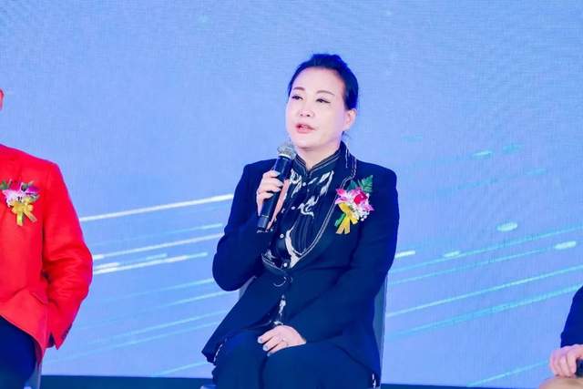 聚力前行！中威车饰杯慧聪汽车2022年度汽车后市场品牌盛会荣耀盛典隆重召开