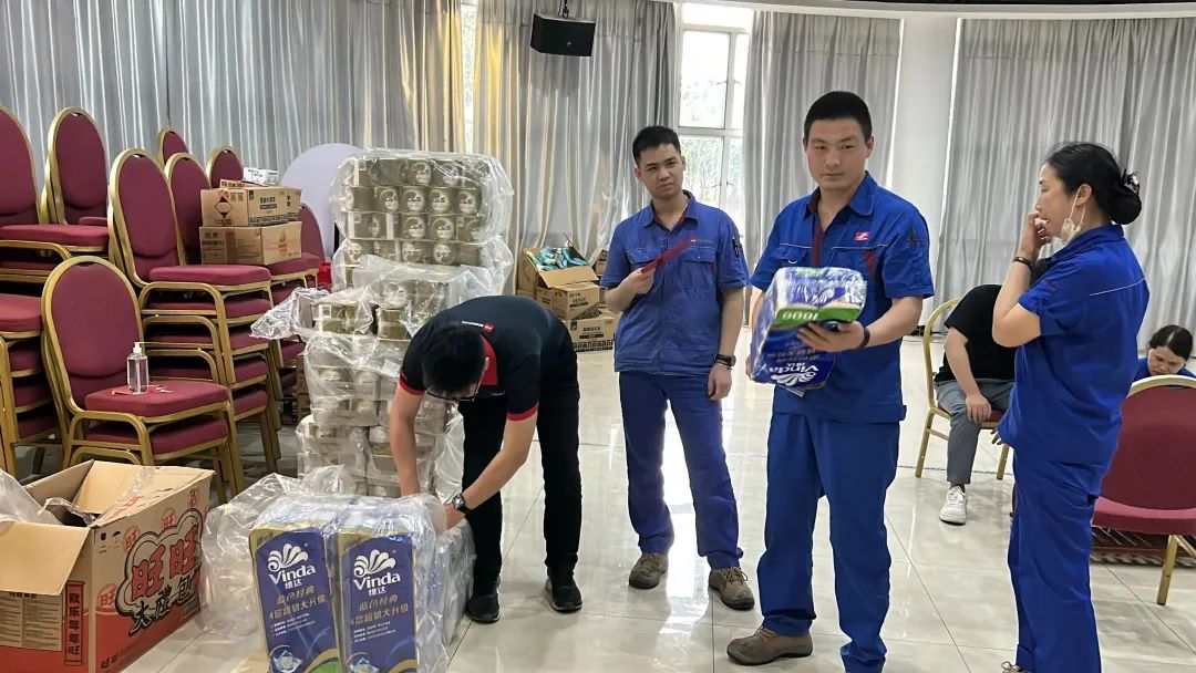 【公司福利】好顺科技为寿星员工送上祝福与礼物