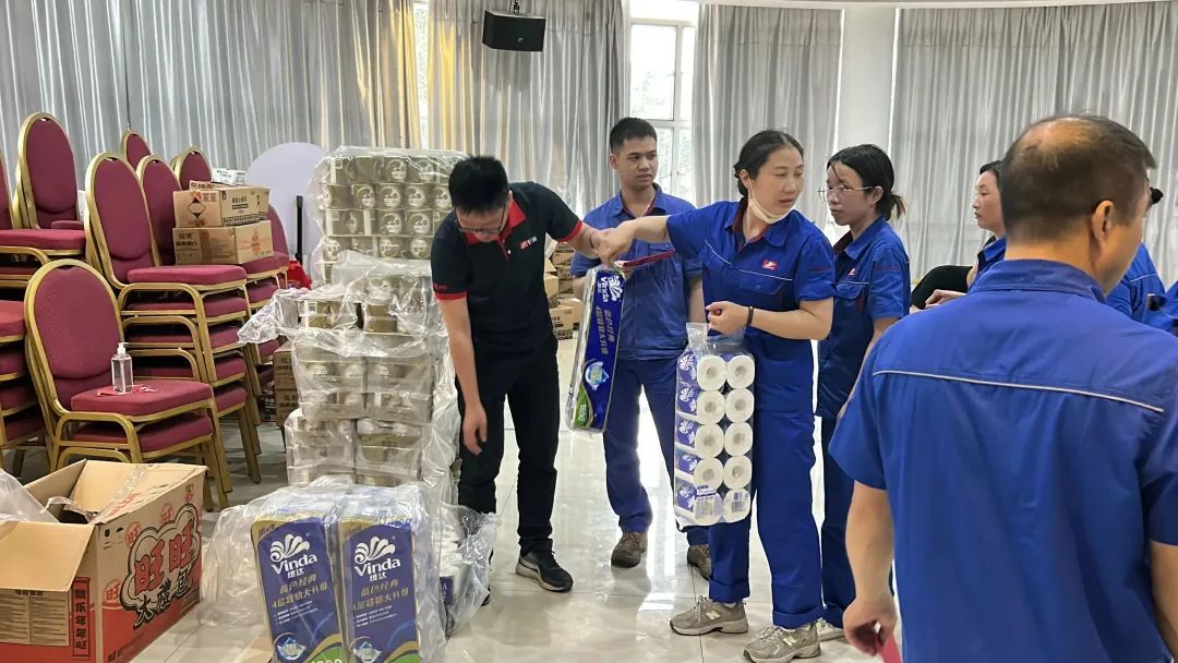 【公司福利】好顺科技为寿星员工送上祝福与礼物