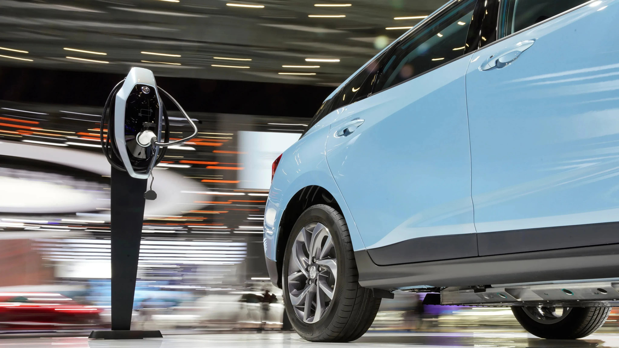 电动汽车缺点明显,暂时无法取代燃油汽车,混合动力汽车出现