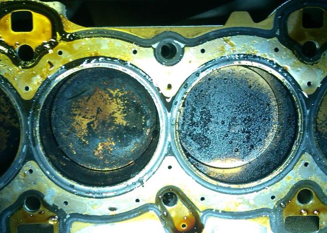 什么原因会造成汽车发动机烧机油?