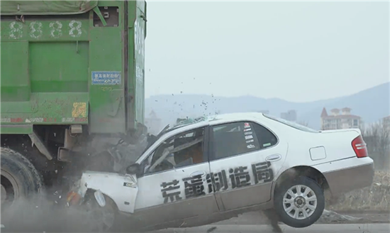 高速路遇紧急情况该踩死刹车还是点刹