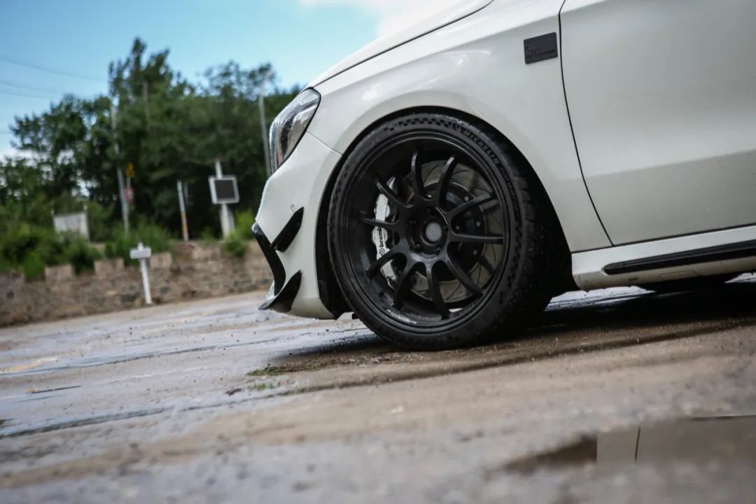 貌似原厂的猛兽,奔驰AMG A45改装鉴赏 貌似原厂的猛兽,奔驰AMG A45改装鉴赏