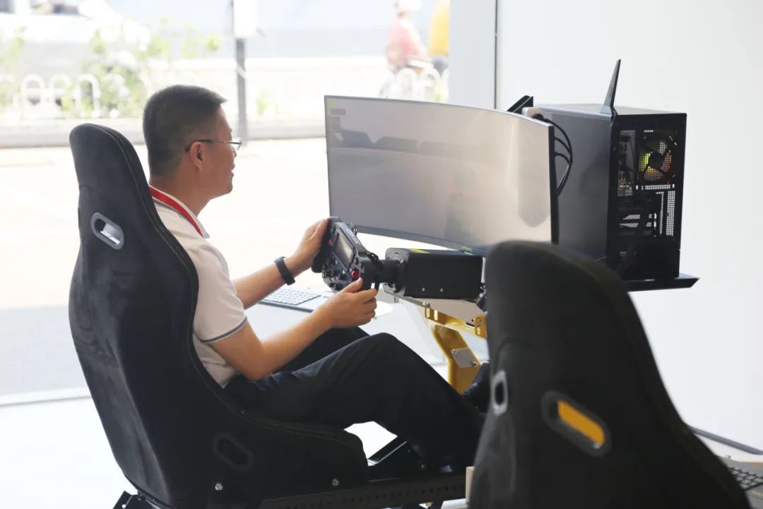 共探智慧能源科技！人大代表调研五方天雅新能源品牌企业