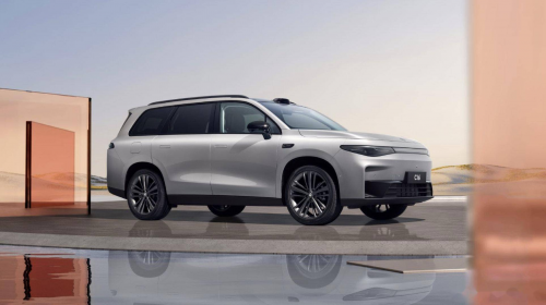 20万内6座SUV哪台才是家庭用车首选？东风奕派eπ008对比零跑C16 v2