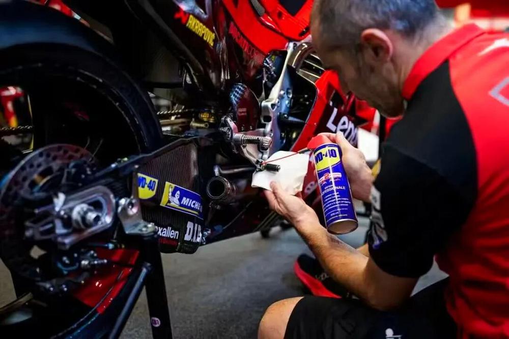 张雪机车WSBK葡萄牙站夺冠，WD-40产品赛场助力